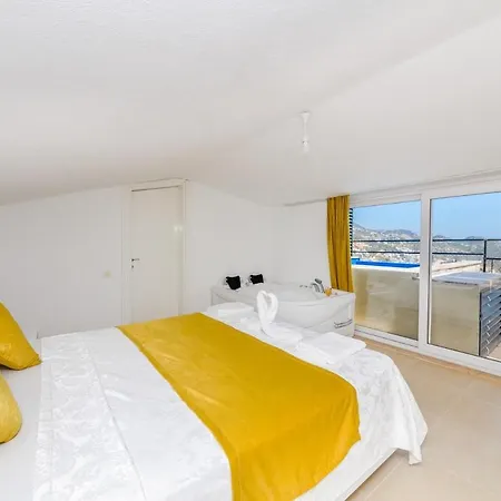 Luxuriously Furnished Penthouse With Terrace Pool And Jacuzzi In Kalkan Apartment